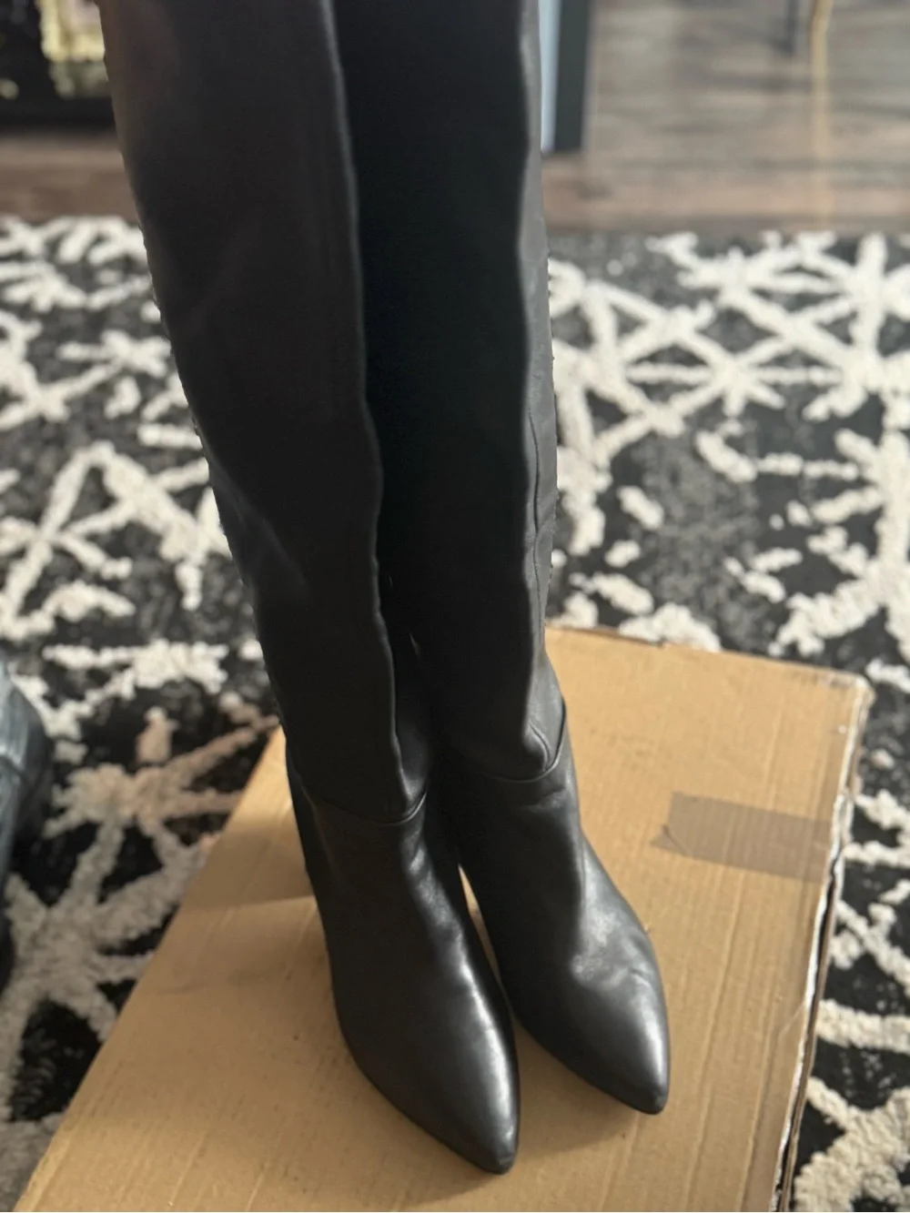 Sam Edelman Classic Black Knee-High Pointed Toe Boots - Women's Fashion size 9
